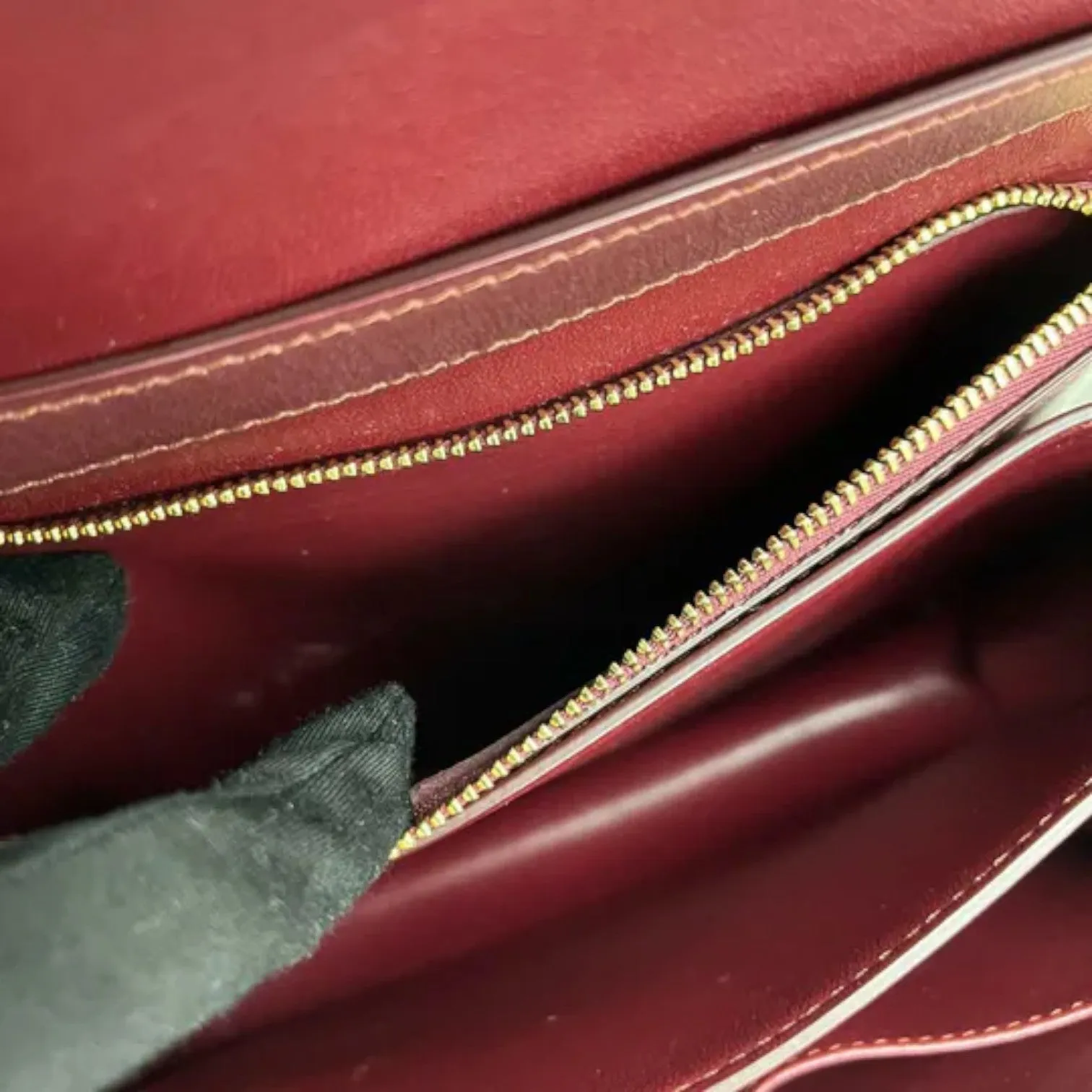 Classic Box Flap Medium Calfskin Burgundy GHW