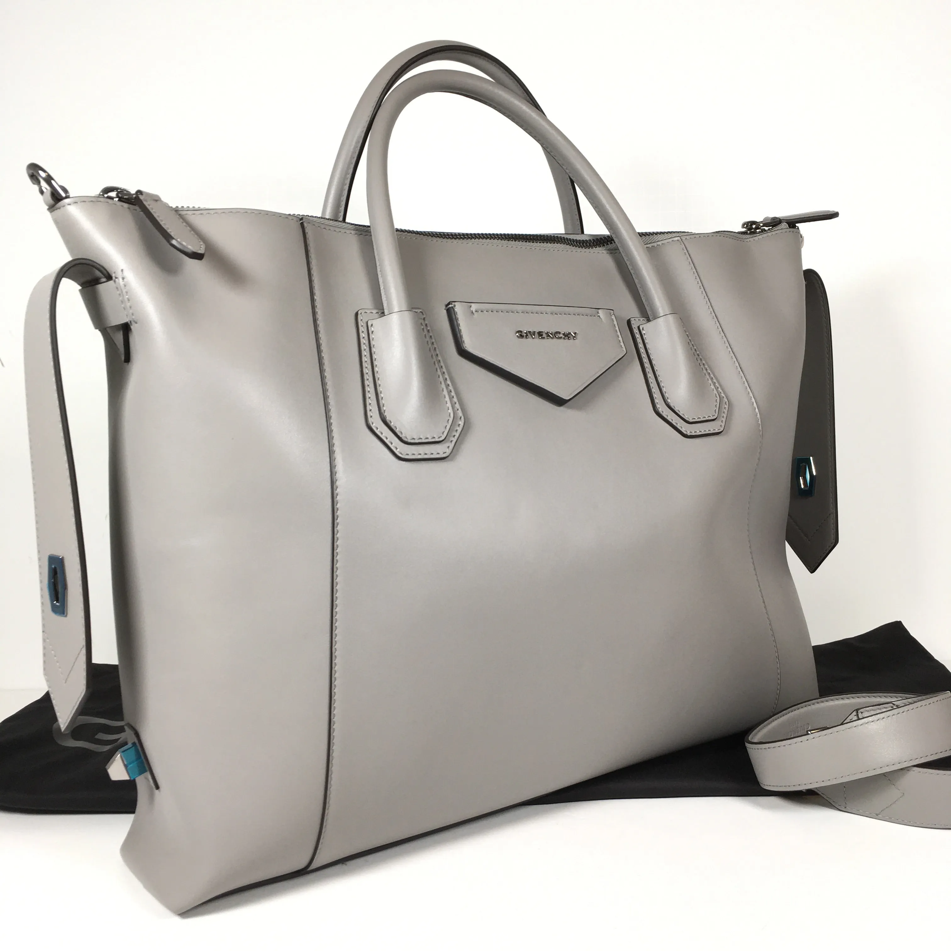 Givenchy Soft Antigona