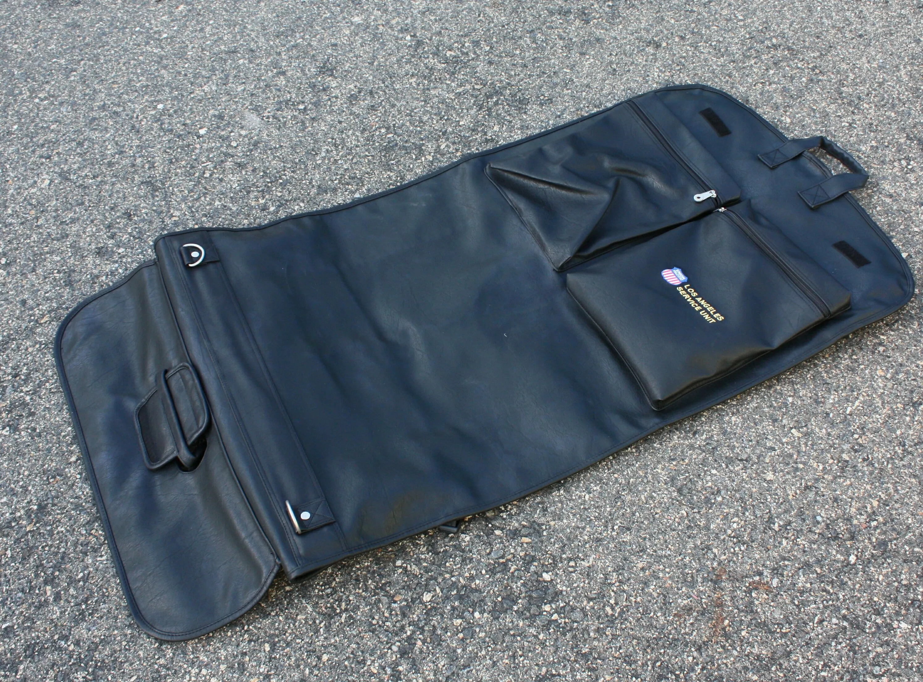 SH-106  Union Pacific   official travel garment bag  (new)