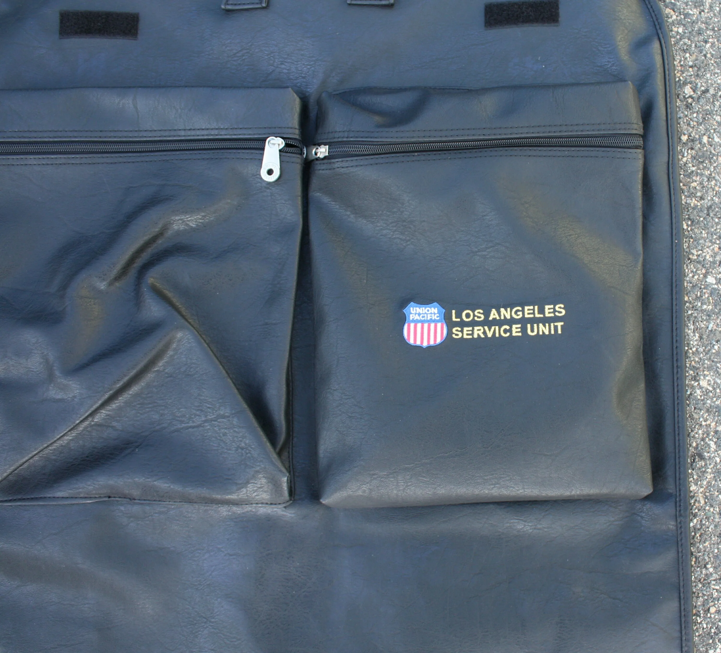 SH-106  Union Pacific   official travel garment bag  (new)